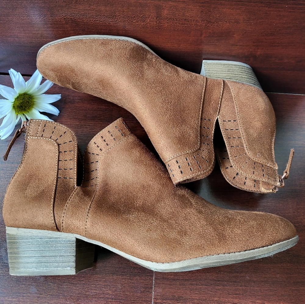 Arizona Suede Ankle Booties, size 10 Brown color